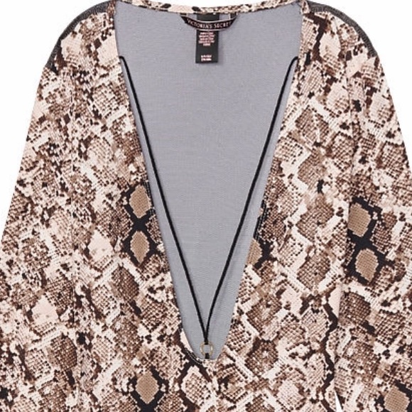 ๐๐ฅณHP๐ฅณ๐โVSโ Long Sleeve Plunge Bodysuit - Picture 4 of 6